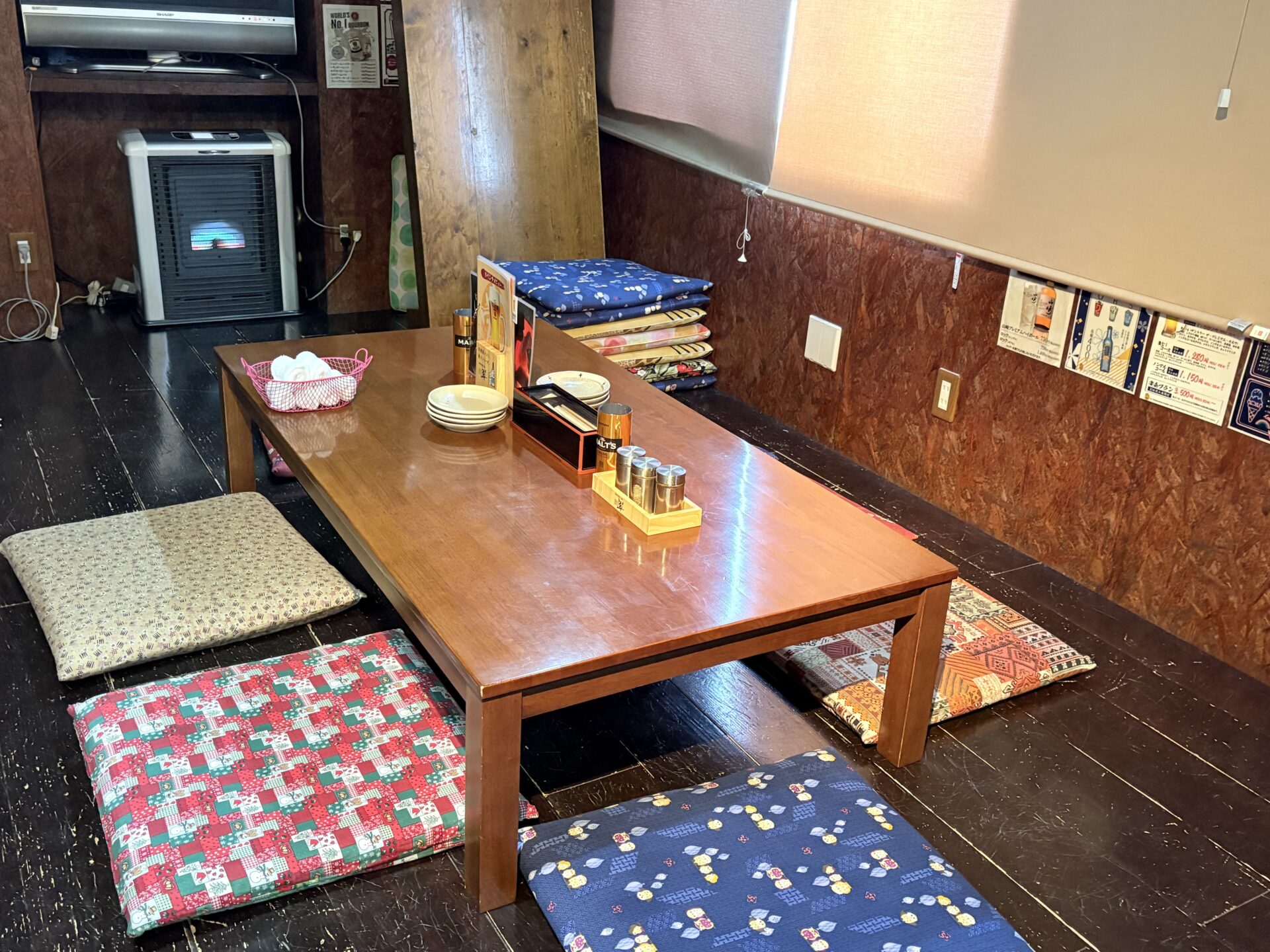 炭火焼鳥 とりよし 店内