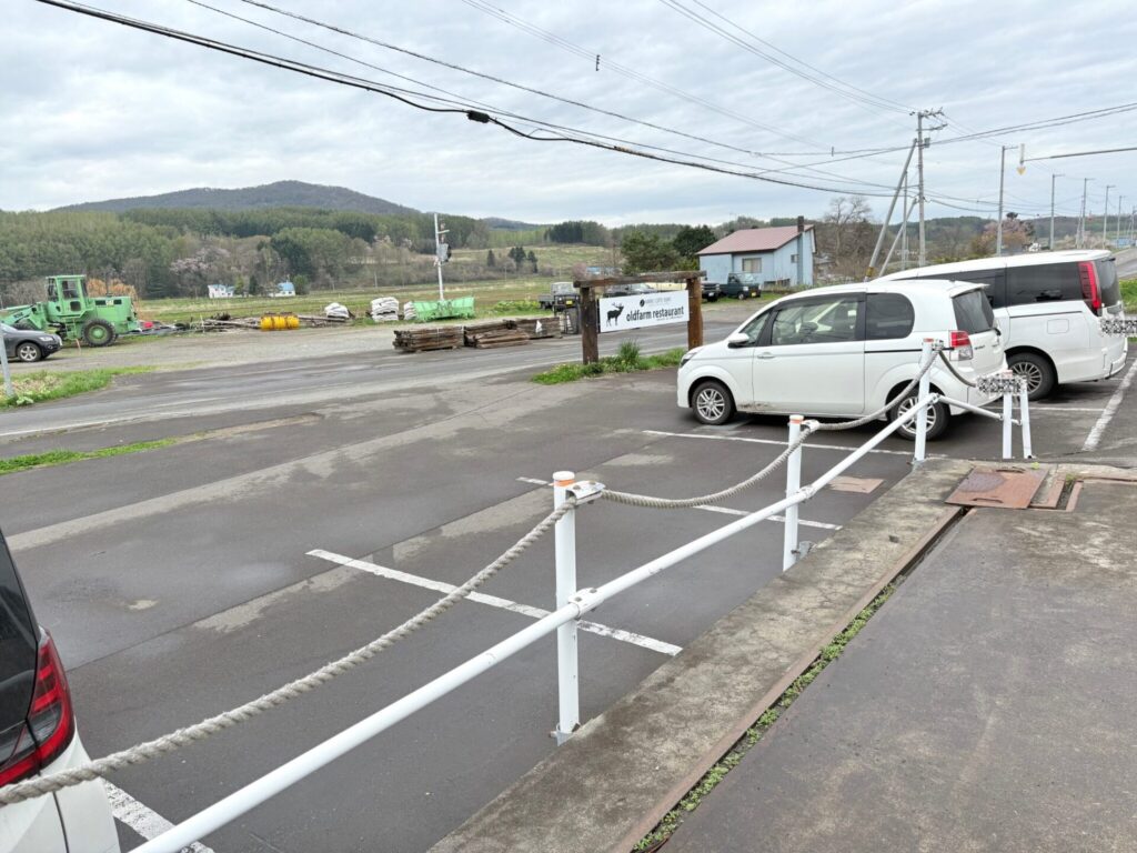 old farm(オールドファーム)駐車場 北海道旭川市