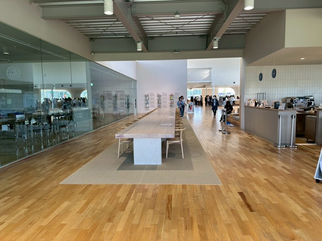 SHIRO砂川本店 SHIRO CAFE 内装