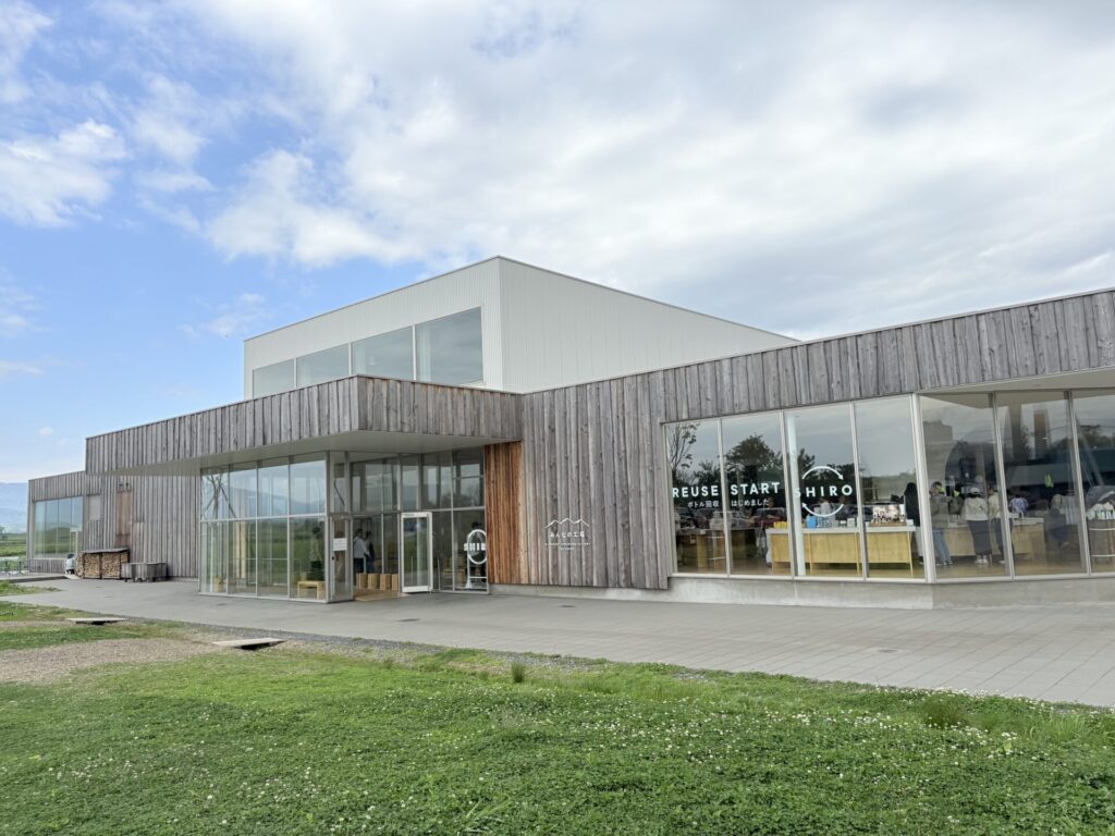 SHIRO砂川本店の外観