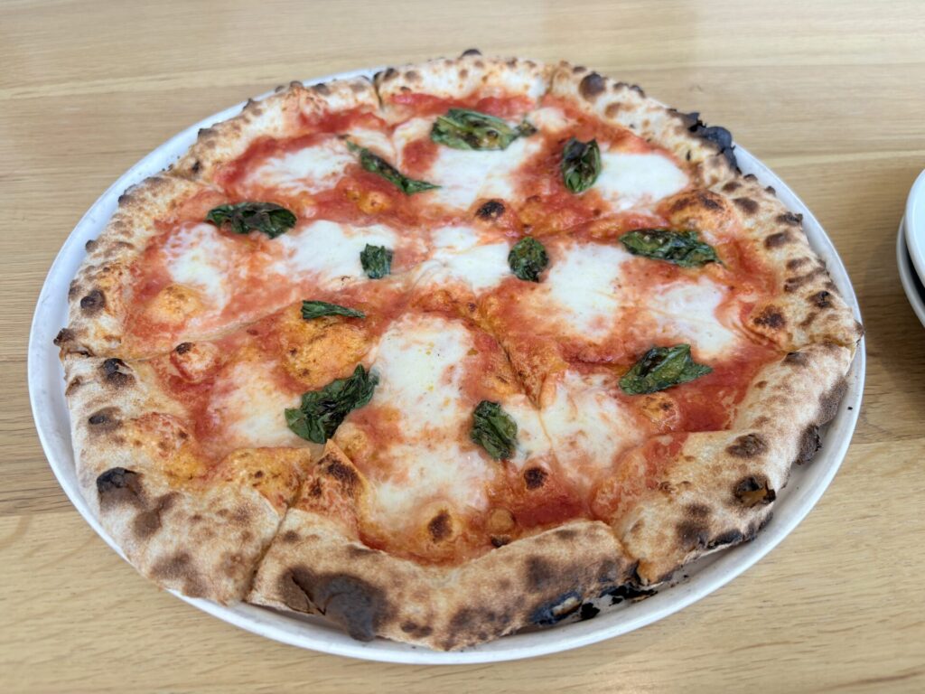 SHIRO砂川本店 SHIRO CAFE メニュー マルゲリータ ピッツァ(税込1,650円)