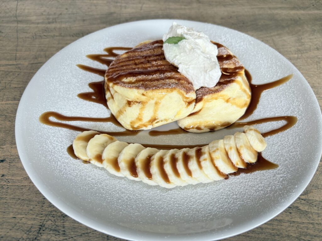 スヌスカフェイースト キャラメルチョコバナナパンケーキ