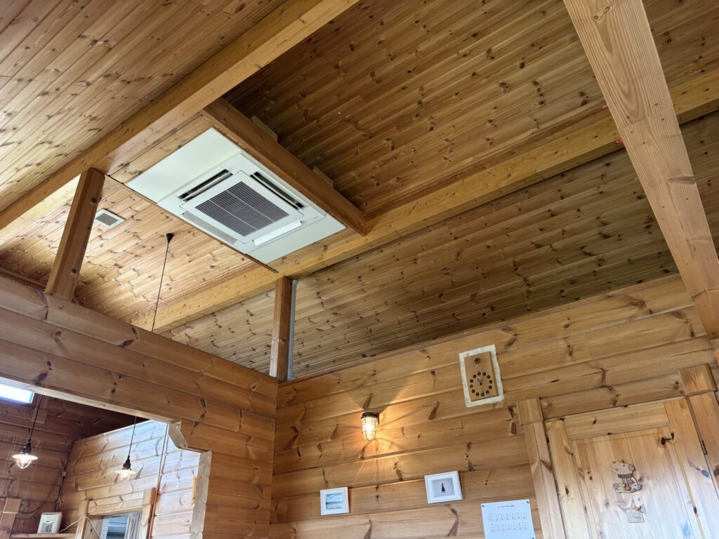 SUNNYSPOT カフェ店内 東川町