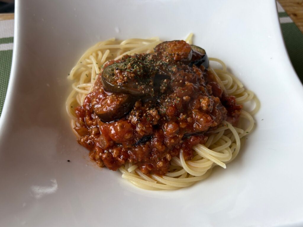 SUNNYSPOT メニュー なすのミートソース…1,050円